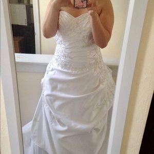 David’s Bridal Wedding Gown size 14-16